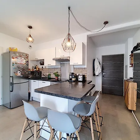 Beau T2 Grande Terrasse, Proche Plage Apartment