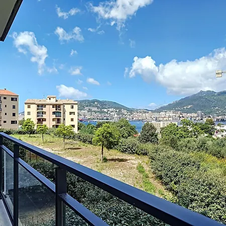Beau T2 Grande Terrasse, Proche Plage *